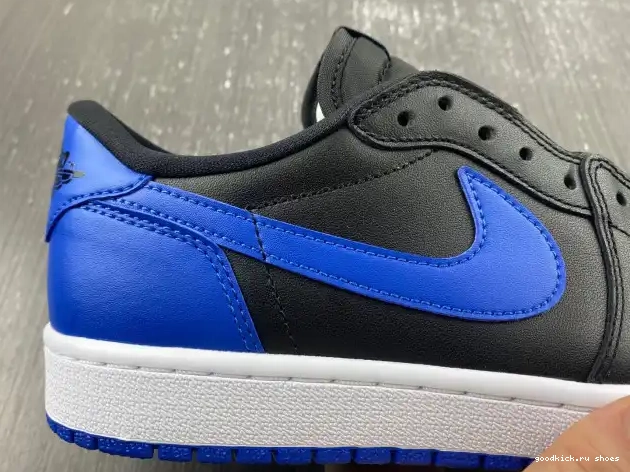 705329-004 Low Jordan (2015) Royal 1 Retro 0325
